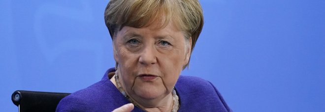 Coronavirus, la Merkel: «Nessuna pressione da Macron per lo stop Bundesliga. Decideremo il 6»