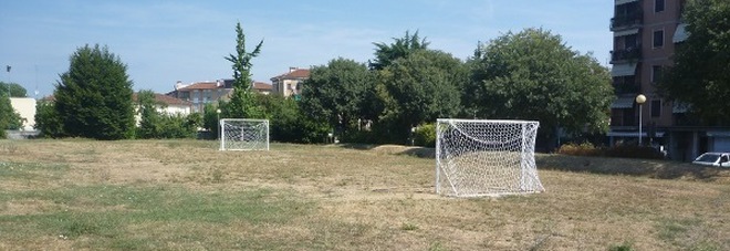 Fino al 30 giugno il parco di via Adenauer sarà vietato agli adulti che non entrano con i bambini Fino al 30 giugno il parco di via Adenauer sarà vietato agli adulti che non entrano con i bambini