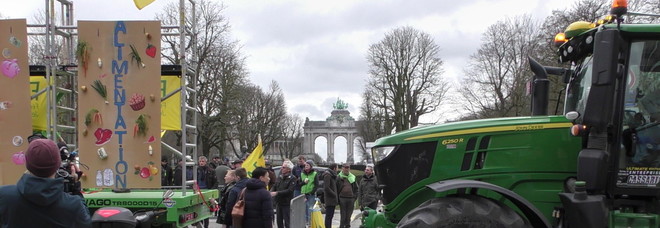 Bilancio Ue: 100 trattori a Bruxelles contro tagli alla Pac Bilancio Ue: 100 trattori a Bruxelles contro tagli alla Pac