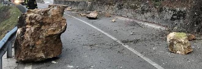 C'è il pericolo di nuove frane, Provinciale 65 del Tretto chiusa C'è il pericolo di nuove frane, Provinciale 65 del Tretto chiusa