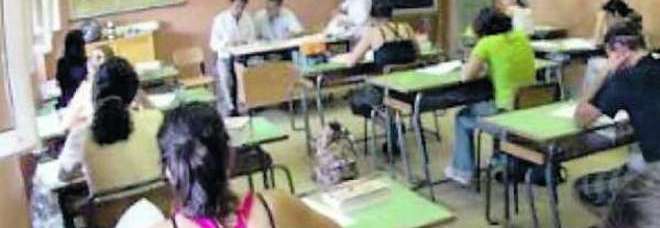 Scuola, sempre più classi pollaio e docenti
anziani: l'età media sale a 49 anni