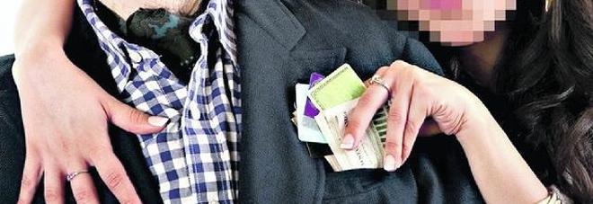 Eredita una fortuna e la bella dominicana si fa fare regali per 30mila euro Eredita una fortuna e la bella dominicana si fa fare regali per 30mila euro