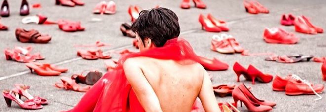 Scarpe rosse: il simbolo della lotta contro il femminicidio Scarpe rosse: il simbolo della lotta contro il femminicidio