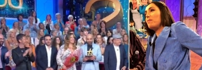 Caterina Balivo rivela il suo segreto intimo in diretta: «Guardate». Risate in studio Caterina Balivo rivela il suo segreto intimo in diretta: «Guardate». Risate in studio