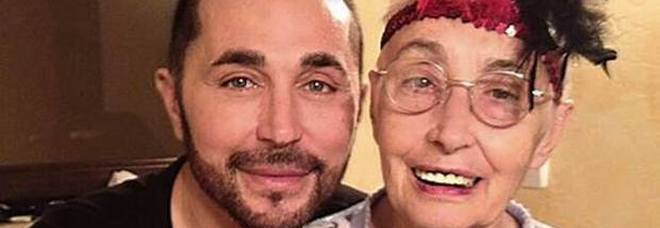 Scialpi, morta la mamma. Il messaggio commovente su Facebook: «Ti amerò per sempre» Scialpi, morta la mamma. Il messaggio commovente su Facebook: «Ti amerò per sempre»