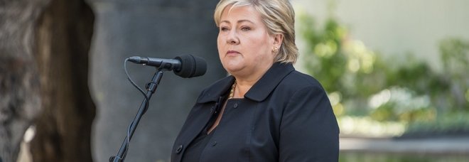 La Premier norvegese parla ai bambini, conferenza stampa per rassicurarli e neutralizzare le paure
