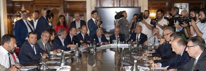 Salvini: tasse giù, Tasi via. Manovra non diventi gioco tre carte. Garavaglia: stop bonus Renzi Salvini: tasse giù, Tasi via. Manovra non diventi gioco tre carte. Garavaglia: stop bonus Renzi