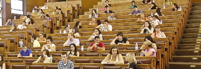Invito "hard" alla professoressa durante la lezione: per lo studente finisce male Invito "hard" alla professoressa durante la lezione: per lo studente finisce male