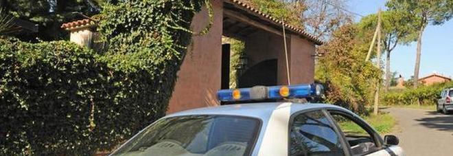 Roma, rapina in villa: banda armata, bottino di 100 mila euro in contanti e due Rolex