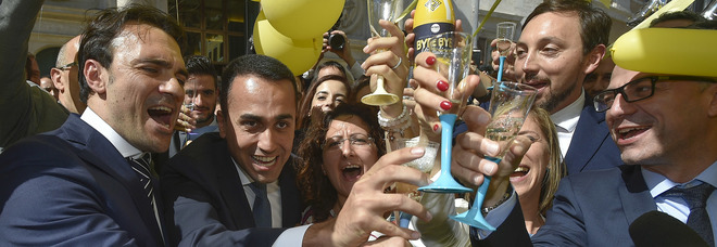 Vitalizi, la Camera approva il taglio. Di Maio: «Giornata storica» Vitalizi, la Camera approva il taglio. Di Maio: «Giornata storica»