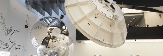 Gravity, da Galileo a Einstein: al Maxxi si viaggia nell'Universo stregati dal nulla cosmico