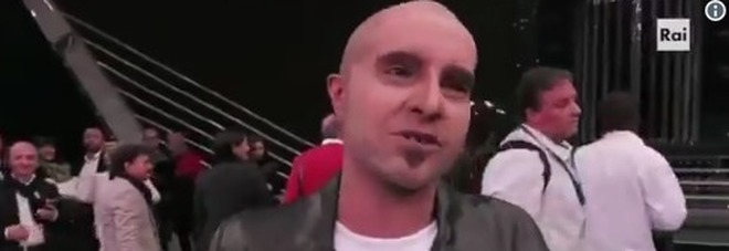 Tale e Quale show: Il vincitore è Marco Carta, sorpresa in studio e polemiche in rete Tale e Quale show: Il vincitore è Marco Carta, sorpresa in studio e polemiche in rete