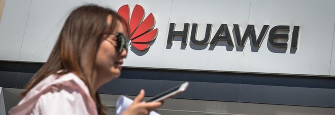Google rompe con Huawei: attività sospese dopo il bando di Trump Google rompe con Huawei: attività sospese dopo il bando di Trump
