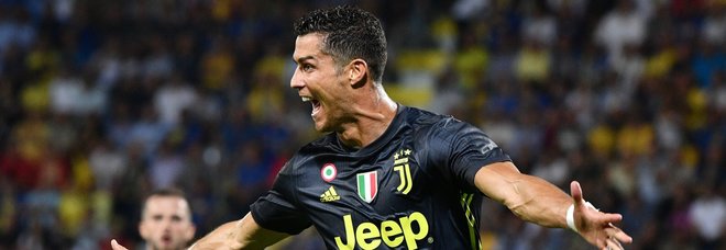 La Juve fatica a Frosinone: decidono nel finale CR7 e Bernardeschi