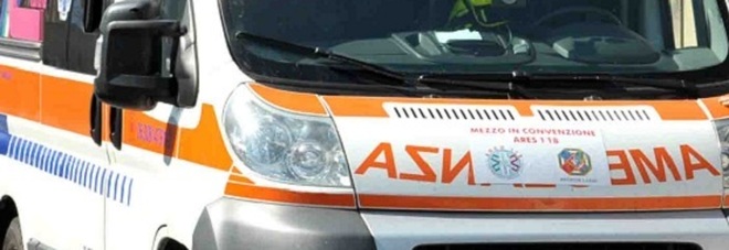 Bimbo di sette anni muore al parco mentre gioca
con gli amici davanti ai genitori Bimbo di sette anni muore al parco mentre gioca
con gli amici davanti ai genitori