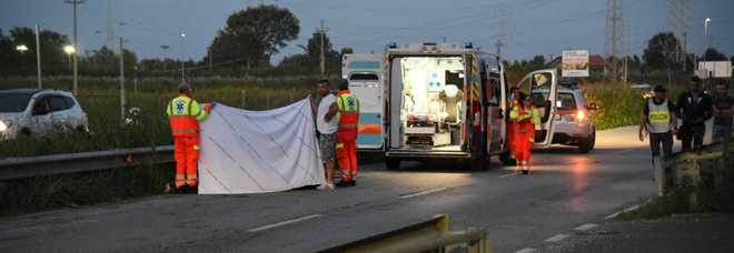 Tre amici in moto si urtano in corsa,
24enne cade a terra e muore Tre amici in moto si urtano in corsa,
24enne cade a terra e muore