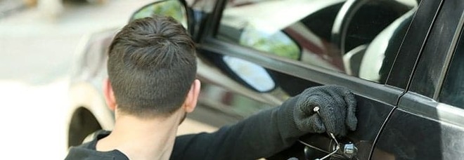 Due auto rubate nella notte:
immortalate dalle spycam
all'uscita A14 di Foggia