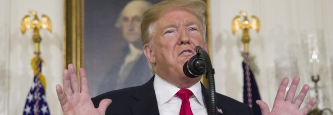 Trump e lo shutdown: «Sostegno per 3 anni a 800mila immigrati in cambio del muro al confine con Messico» Trump e lo shutdown: «Sostegno per 3 anni a 800mila immigrati in cambio del muro al confine con Messico»