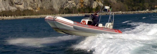 Il motore va in avaria: la barca rischia di schiantarsi sugli scogli Il motore va in avaria: la barca rischia di schiantarsi sugli scogli