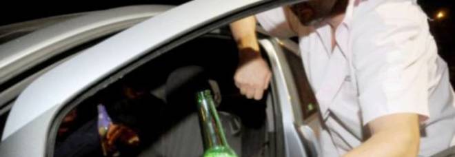 Ubriaco al volante provoca un incidente: 23enne nei guai Ubriaco al volante provoca un incidente: 23enne nei guai
