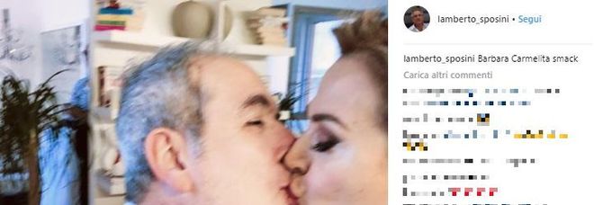 Sposini bacia la D'Urso
prima di Domenica Live:
«Carmelita Smack»