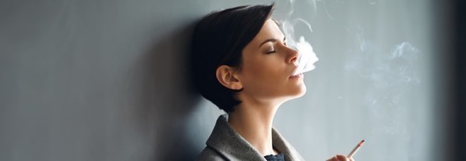 Fumatrici in aumento; l'emergenza ora è rosa