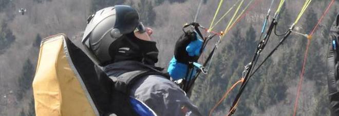 Cade nel vuoto
con il parapendio: uomo
di 58 anni muore sul colpo