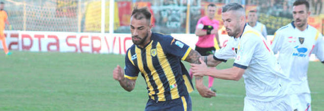 Doppietta a Fondi in quindici minuti:
Juve Stabia, è Simeri l'uomo in più