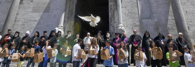 Il Papa a Bari per incontrare i patriarchi del Medio Oriente
«Nessuna alternativa alla pace» Il Papa a Bari per incontrare i patriarchi del Medio Oriente
«Nessuna alternativa alla pace»