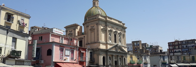 Napoli - La chiesa di Santa Croce e Purgatorio al Mercato Napoli - La chiesa di Santa Croce e Purgatorio al Mercato