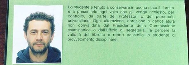 Vinicio Marchioni si iscrive all'università: «L’unica guerra che riconosco è quella contro l’ignoranza di questo paese» Vinicio Marchioni si iscrive all'università: «L’unica guerra che riconosco è quella contro l’ignoranza di questo paese»