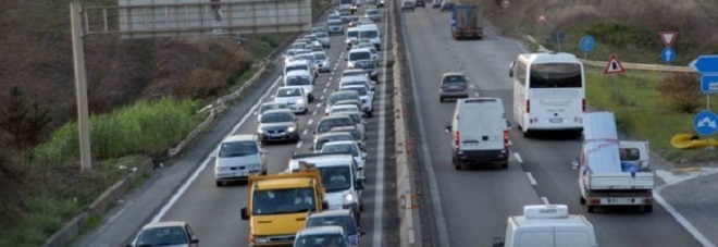 Roma, incidente sulla Pontina: code e strada chiusa all'altezza del km 50