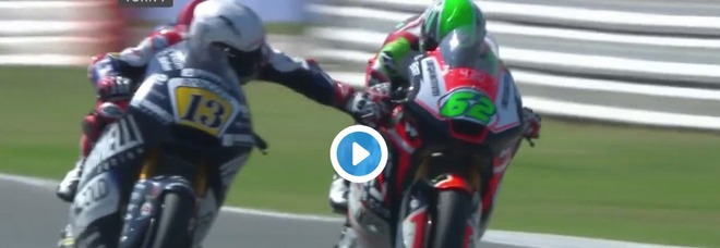 Gp San Marino, gesto folle di Romano Fenati in Moto 2: tira il freno a Stefano Manzi a oltre 250 km/h Video