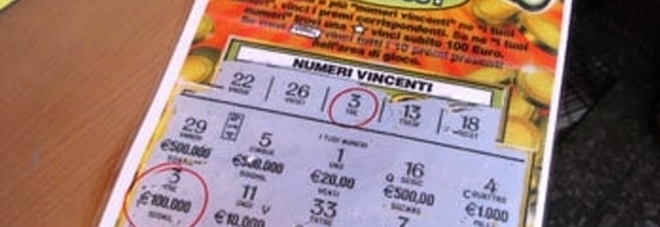 Incassa la maxi-cifra al 'Gratta e vinci', donna ritrovata in strada a camminare in stato di choc