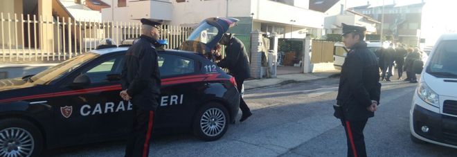 Trovato un cadavere in casa
La morte risale a giorni fa
Indagano i carabinieri