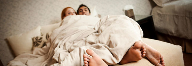 Scopre la moglie a letto con suo fratello... e finisce davanti al giudice Scopre la moglie a letto con suo fratello... e finisce davanti al giudice