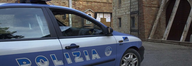 Pedina le vittime fino
alla prima sosta e ripulisce
le loro auto: arrestato