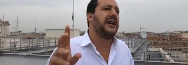 Salvini: «Guiderò la ruspa che abbatterà la villa abusiva dei Casamonica a Roma» Salvini: «Guiderò la ruspa che abbatterà la villa abusiva dei Casamonica a Roma»