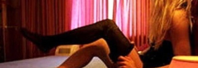 Le Iene, prostitute 15enni in un "b&b" del centro. «Tra i clienti notai e avvocati»