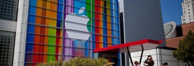Apple si scusa per il rallentamento degli iPhone e taglia i prezzi delle batterie Apple si scusa per il rallentamento degli iPhone e taglia i prezzi delle batterie