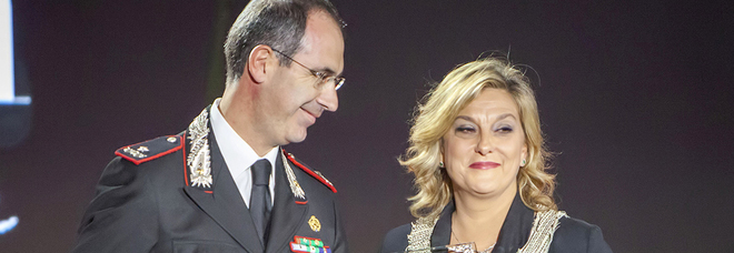 Il generale Minicucci premia Valeria Grasso