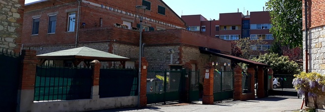 L'ingresso dell'asilo L'ingresso dell'asilo