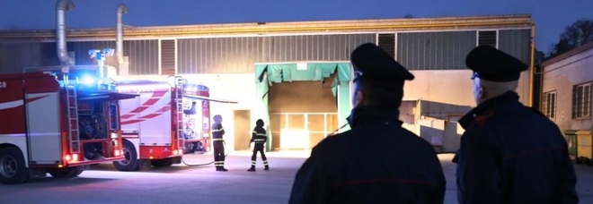 Incendio nell'azienda:
nessun ferito
ma i danni sono ingenti