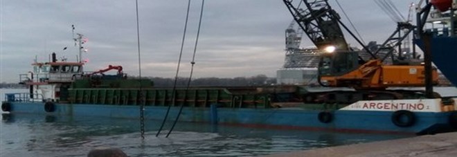 Dragaggi senza autorizzazione: sotto sequestro il bacino portuale