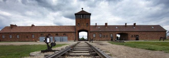 Il Chelsea contro il razzismo: chi sbaglia visita ​Auschwitz