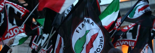 Blitz di Forza Nuova negli studi di La7 a Roma: interviene Floris Video Blitz di Forza Nuova negli studi di La7 a Roma: interviene Floris Video