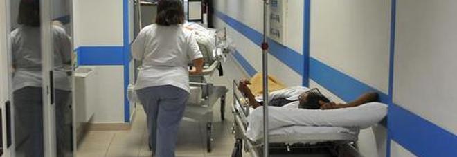L'ascensore dell'ospedale ha un problema, donna muore in barella
