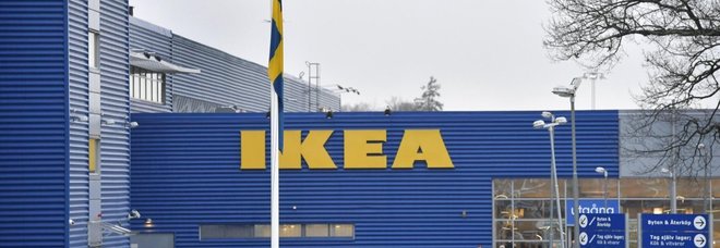 Ikea, padre e figlia in cella per un errore alla cassa automatica. «Arrestati per colpa di 4 barattoli» Ikea, padre e figlia in cella per un errore alla cassa automatica. «Arrestati per colpa di 4 barattoli»