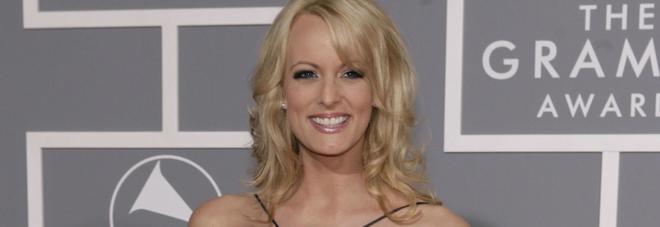 Trump vuole 20 milioni di dollari dall'ex pornostar americana Stormy Daniels
