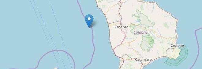 Terremoto di magnitudo 4.2 alla largo della Calabria, fermati i treni Terremoto di magnitudo 4.2 alla largo della Calabria, fermati i treni